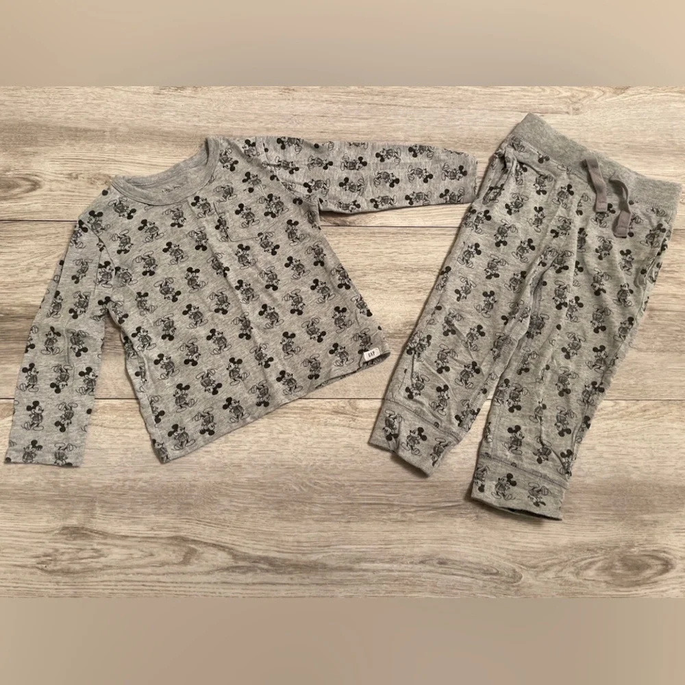 Gap Disney Mickey Size 3 Gray And Black Outfit With Pocket On Top
